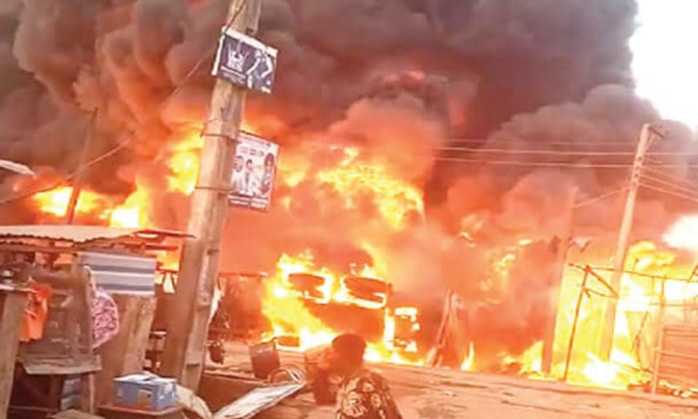 Millions Lost As Fire Razes Ibadan’s Araromi Market Again - Matrix News